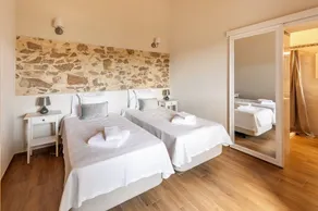 Charming \"Villa Rodrigues\" with Air Conditioning, Wi-Fi, Pool & Garden - Image 2