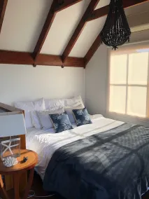 Pirongia Villa, high on a hill, beach is 200m walk away. - Image 4