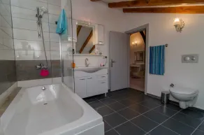 5 Bedrooms, heated pool, pool table, table tennis, bbq & wifi. - Image 3