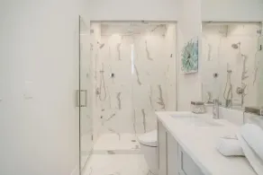 Luxury SOHO Styled Two-Level Townhouse - Old Town - Image 4
