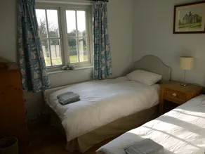 Large seaside cottage with spacious garden, in a quiet area close to beach. - Image 5
