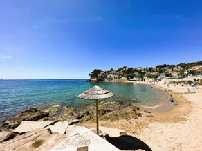 Cottage for 8 people in a private residence with a pool in Carqueiranne - Image 4