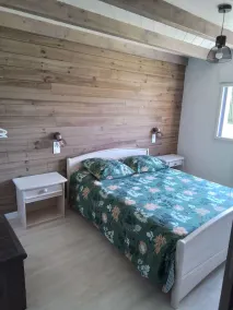 Petite Maison Coquette Entièrement Rénovée à 400m de la Plage - Image 5