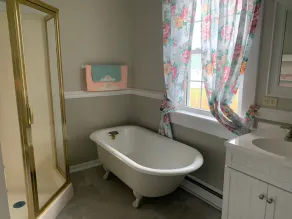 Beautiful Farmhouse Stay! - Image 4