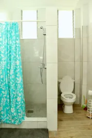 Veronica's - Breathe Easy - Reduit Apartment #3 - Image 2