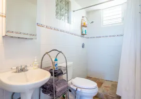 2 bedroom Villa with Pool and Stunning Ocean Views. - Image 2