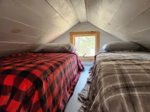 Cute and cozy lake cottage, next to DAR State Forest - Image 5