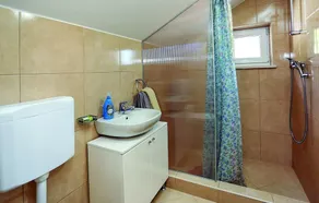 Belle maison de 3 chambres à Pucisca - Image 2