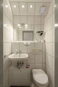 ★★★★Studio Apartamento, cerca del aeropuerto de Frankfurt - Image 2
