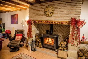 Ideal for large families & groups, private, countryside & lots of activities - Image 2