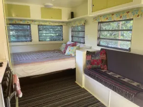 Caravan in Paradise. - Image 2
