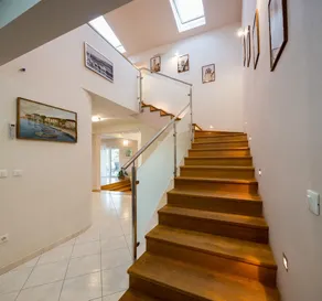 Villa with pool and jacuzzi - Image 2