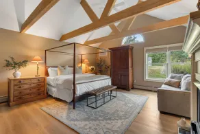 Ben Flint King Suite in Carriage House - Red Clover Inn - Image 4