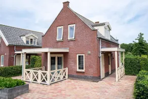 Nice Holiday Home on the Water With Jetty - Image 4