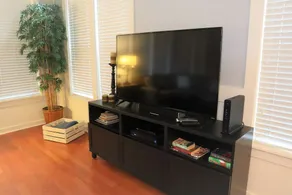 1380 Laurel Grove 3 Bedroom Home by RedAwning - Image 2