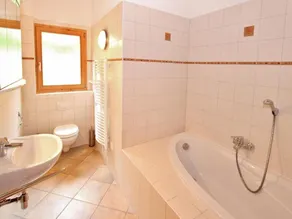 Chalet, a 150m dal centro stazione, sauna, terrazza, balcone, camino o stufa a legna, parcheggio - Image 4
