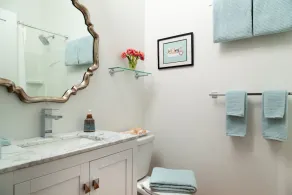 Nouveau!  King BR, cuisine, A / C, Wi-Fi, parking, cheminée, Walk to All - Image 4