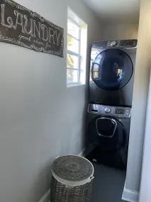 Private, pet-friendly adorable getaway mins to downtown - Image 2