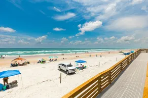 Beachfront Condo with Spacious Balcony - Image 5