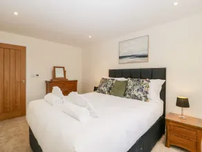 BILSHAM MEADOWS, family friendly, luxury holiday cottage in Aust - Image 5