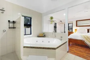Family Holiday Retreat 4 bed Pool 5 mins to beach - Image 4