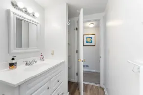 large home in Bonnet Shores with four beach passes to Narragansett town beach - Image 4