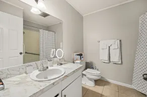 Medical Stay • King Bed• Smart TV• WiFi• Pets• W/D - Image 4