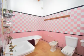 Väggsvilla med pool omgiven av naturen nära viken 187 - Image 2