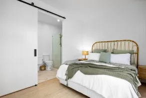 The Love Shack, Blairgowrie - Romantic, private bungalow, walk to Blairgowrie village and beach - Image 5