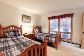 Sizeable Condo Free WiFi & Uncovered Parking - Image 5