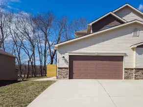 Sleeps 10 • Backyard Retreat • Near KCI & Weston - Image 1
