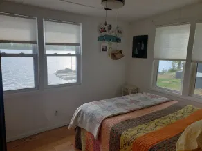 Cozy Lakeside Cottage - Image 5