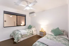 Beautifully Renovated Beachside Family Home - Image 5