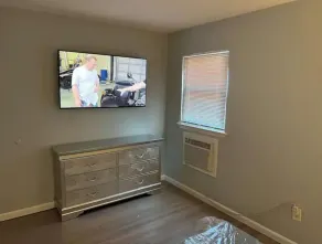 fully Modern 3 bedroom 65\"smart tvs cable bluetooth speakers etc - Image 2