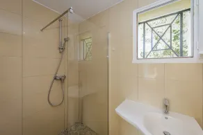 Mirandole, modern holiday home with views and heated pool - Image 2