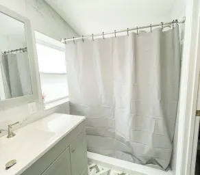 Beautiful room in prime location - Image 5