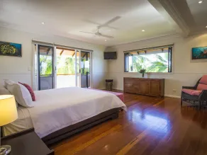 22 Ruby Close - 5 Bedroom Home on the Lake - Image 2