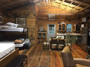 Rustic hunting cabin - Image 3