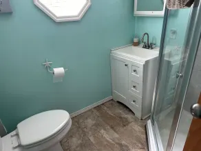 Walk to Beach  2BR Near Dining & Shopping - Image 2