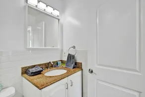 Deluxe 5BR Home near Beach - Image 5