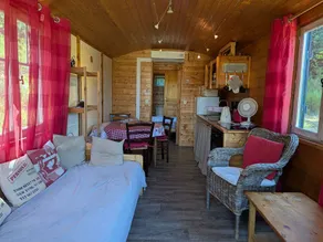 Charming 28m² Gypsy Caravan in Val de Loire, Sleeps 4, Near Castles & Bike Trails - Image 4