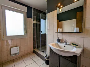 Gîte spacieux avec cheminée, proche nature, accessible PMR, idéal famille et motards - Image 4