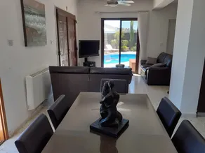 2 Schlafzimmer Villa mit privatem Pool in ruhiger Wohngegend - Image 3