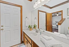 Boat Drinks: Awesome home in great neighborhood on Greenwood side - Image 3