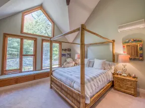 Perfect Country Getaway! 10 Minutes to The Slopes and 5 Minutes To The Village! - Image 2