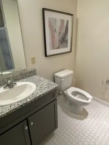 Downtown Adrian apartment with parking and wifi - Image 3