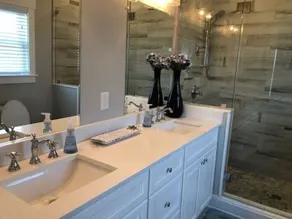 BRAND NYE 2019 BEAUTIFUL UPSCALE 4BR / 2BATH TOP FLOOR PRIVATE ELEVATOR-NO STEPS - Image 3