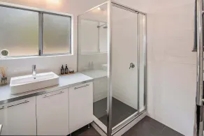 Margaret River Farmhouse: Serene Bushland Getaway - Image 4