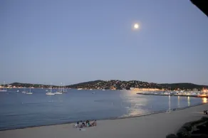 SÄLLSYNT! På stranden - Exceptionell utsikt PORT GRIMAUD<br>Luftkonditionerad lägenhet - Image 5