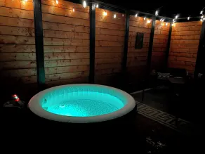 Sleeps 5-6 Near RRG-Hot Tub-Nice Sunrise-Quiet - Image 3
